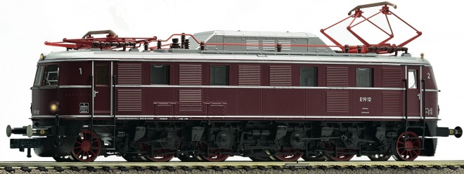 Electric locomotive E 19 12<br /><a href='images/pictures/Fleischmann/225751.jpg' target='_blank'>Full size image</a>